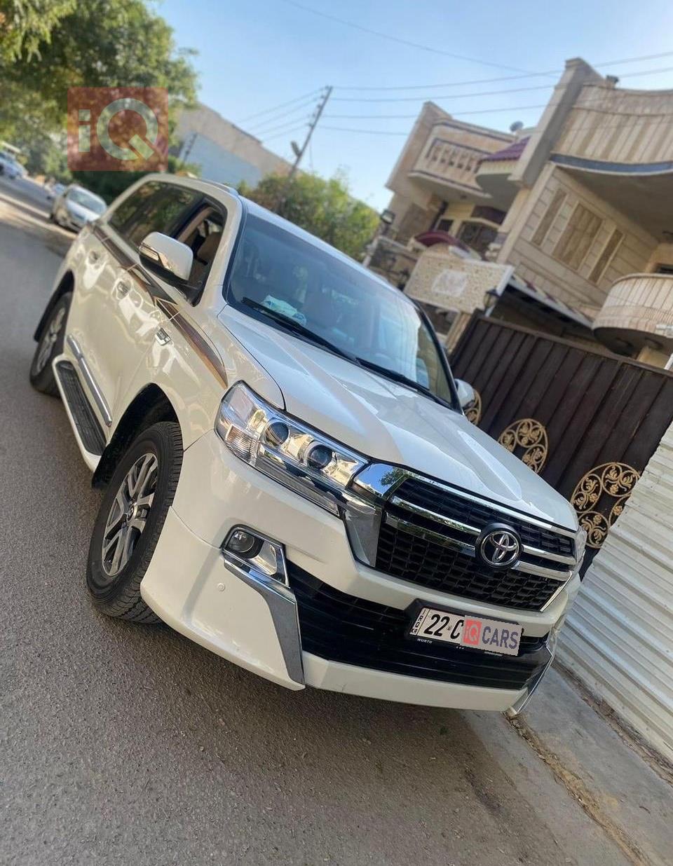 تۆیۆتا لاند کروزەر